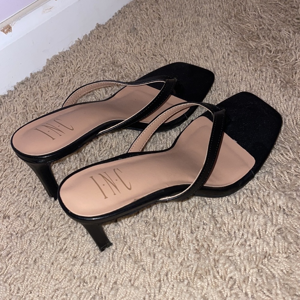 Short heel flip flops